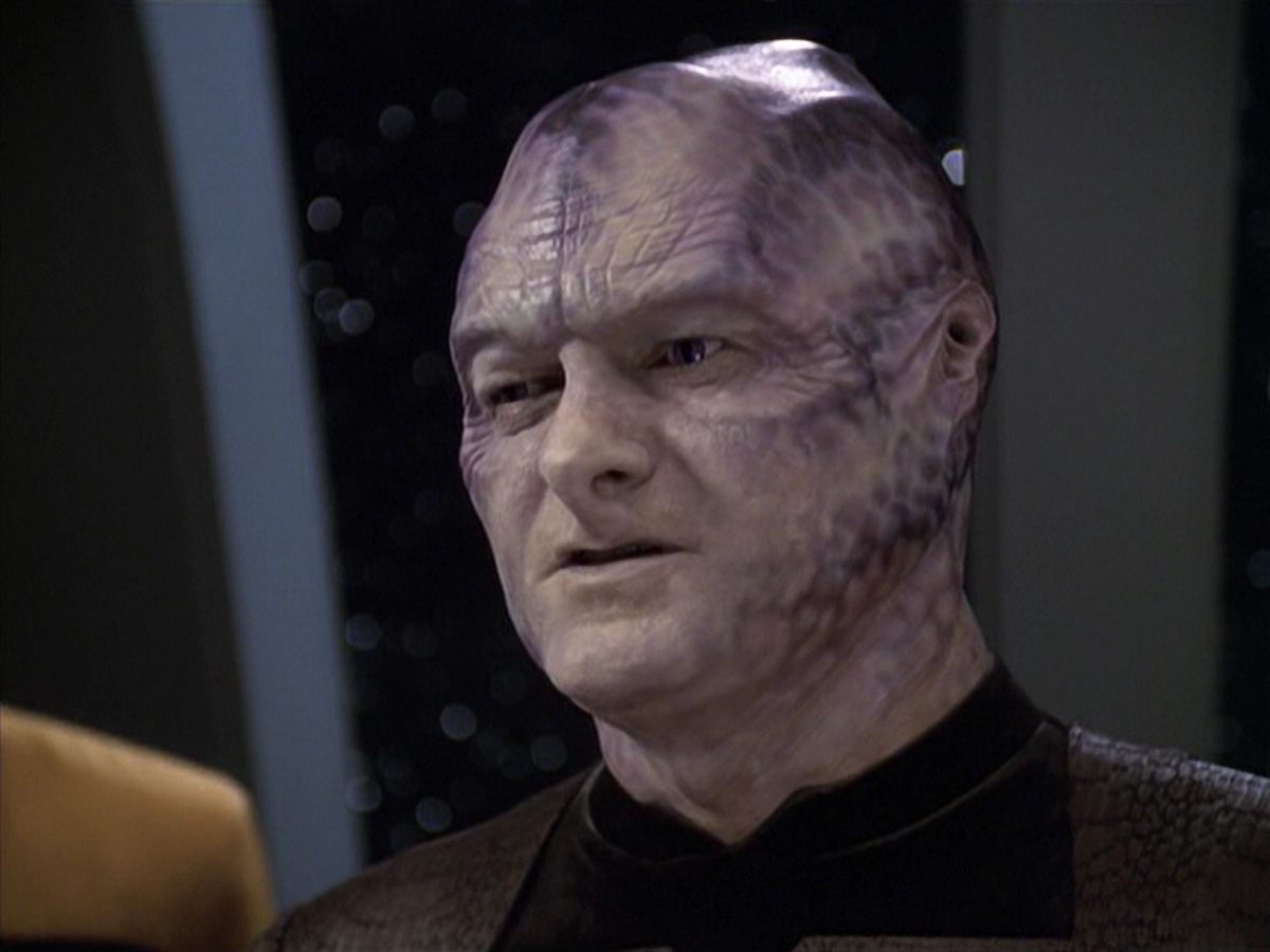 extant_StarTrek_VOY_6x18-AshesToAshes_02781.jpg