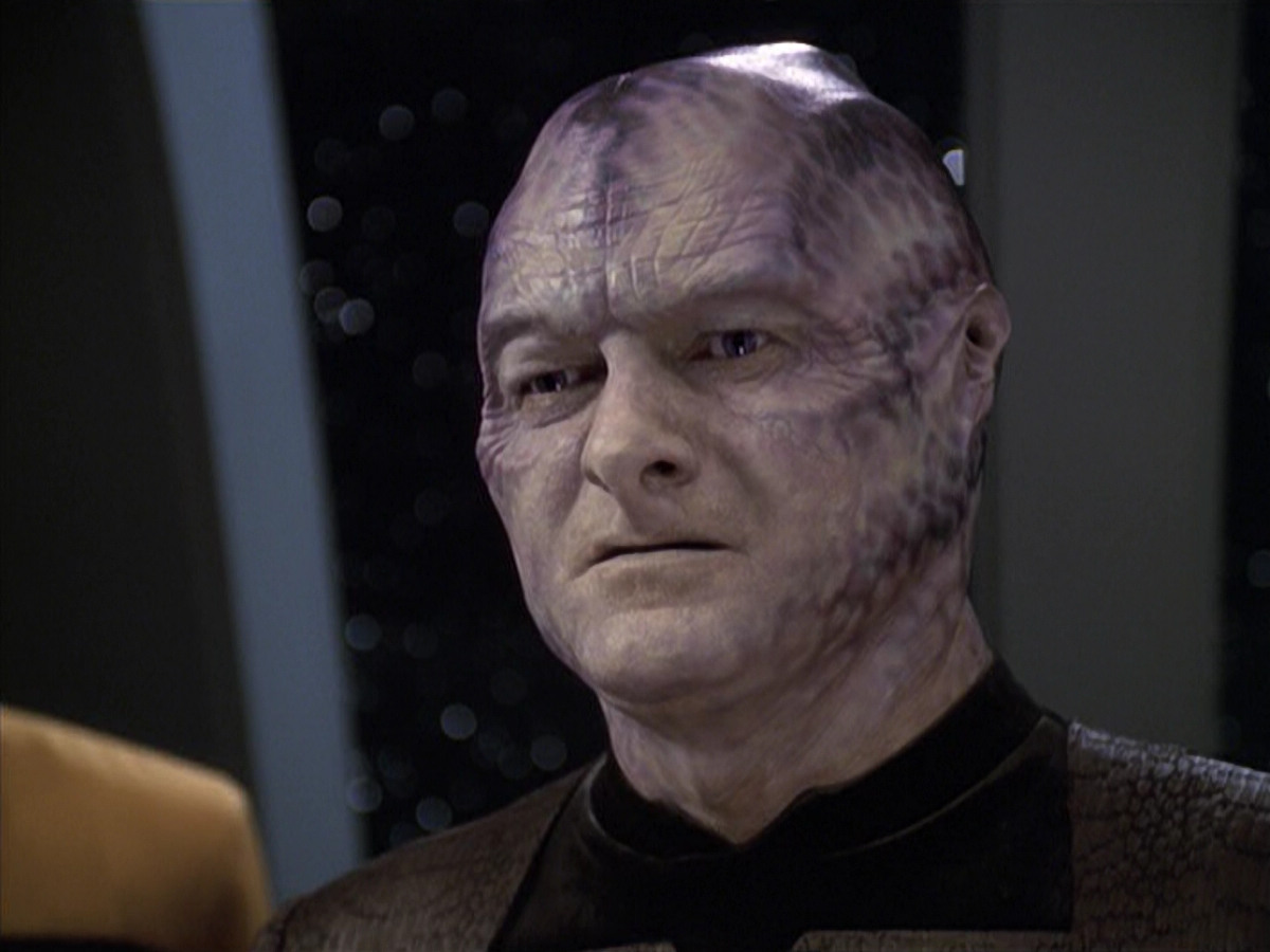 extant_StarTrek_VOY_6x18-AshesToAshes_02783.jpg