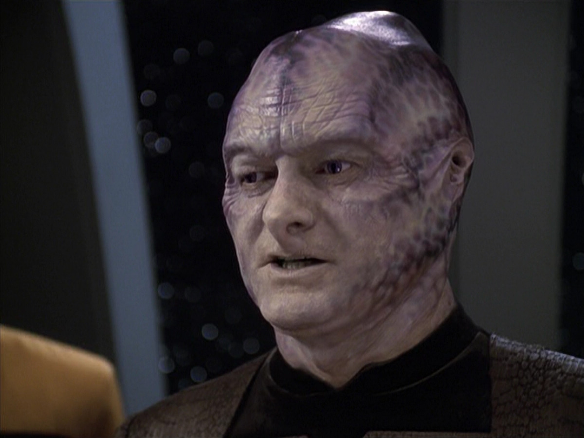 extant_StarTrek_VOY_6x18-AshesToAshes_02788.jpg