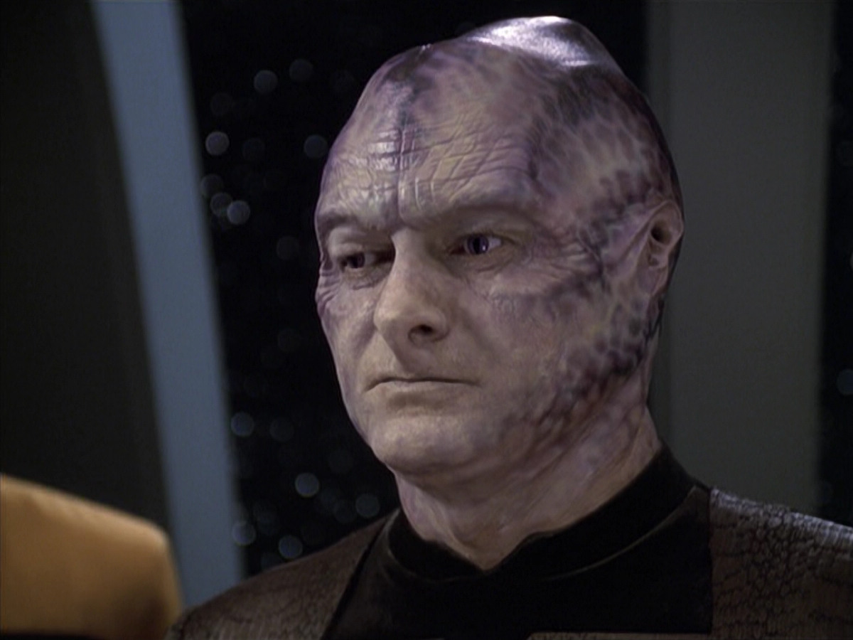 extant_StarTrek_VOY_6x18-AshesToAshes_02789.jpg