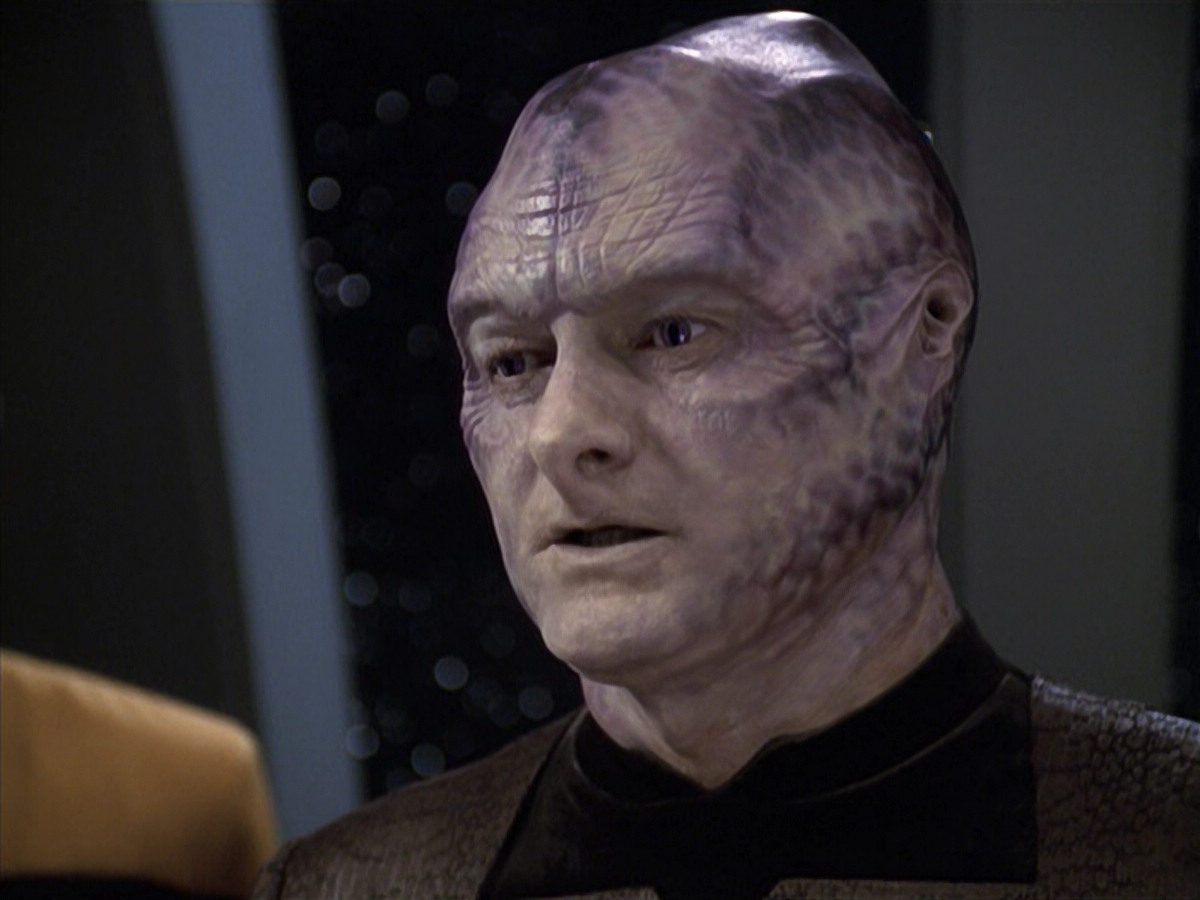 extant_StarTrek_VOY_6x18-AshesToAshes_02797.jpg