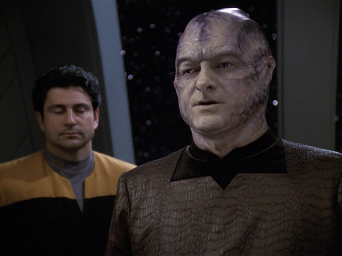 extant_StarTrek_VOY_6x18-AshesToAshes_02807.jpg