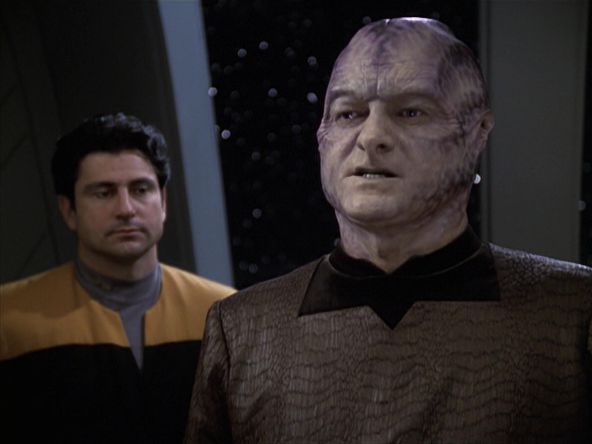 extant_StarTrek_VOY_6x18-AshesToAshes_02808.jpg