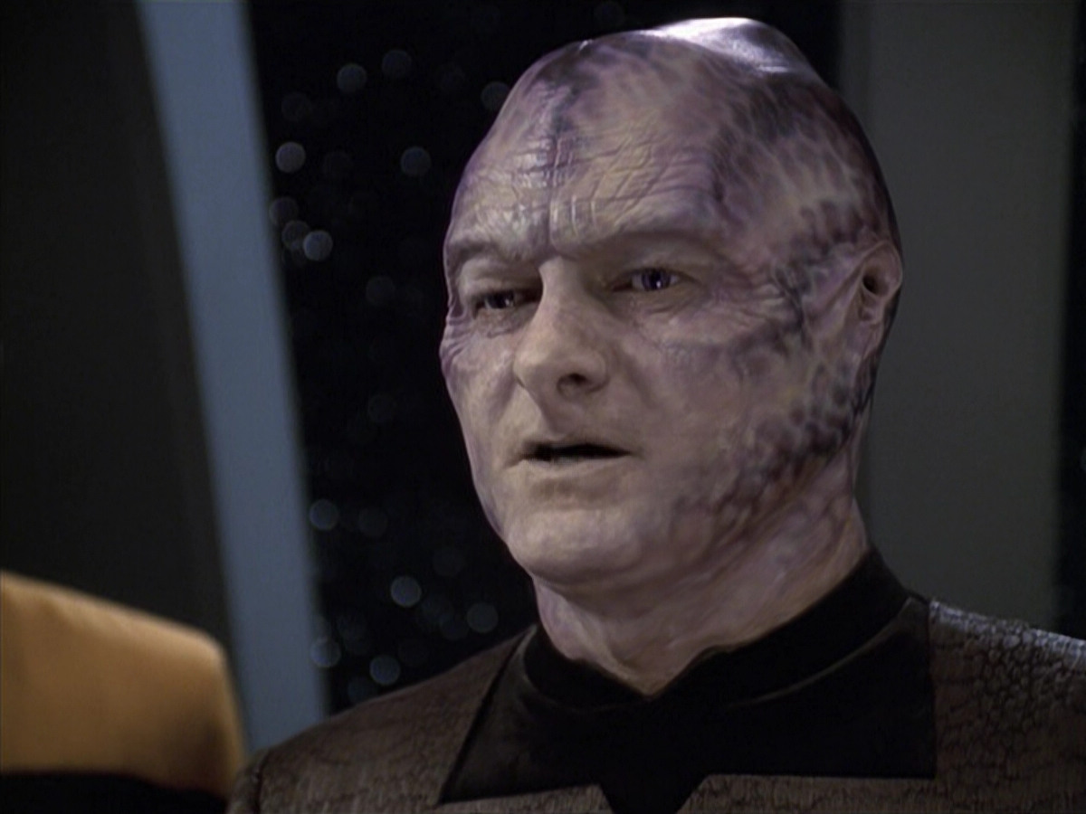 extant_StarTrek_VOY_6x18-AshesToAshes_02838.jpg