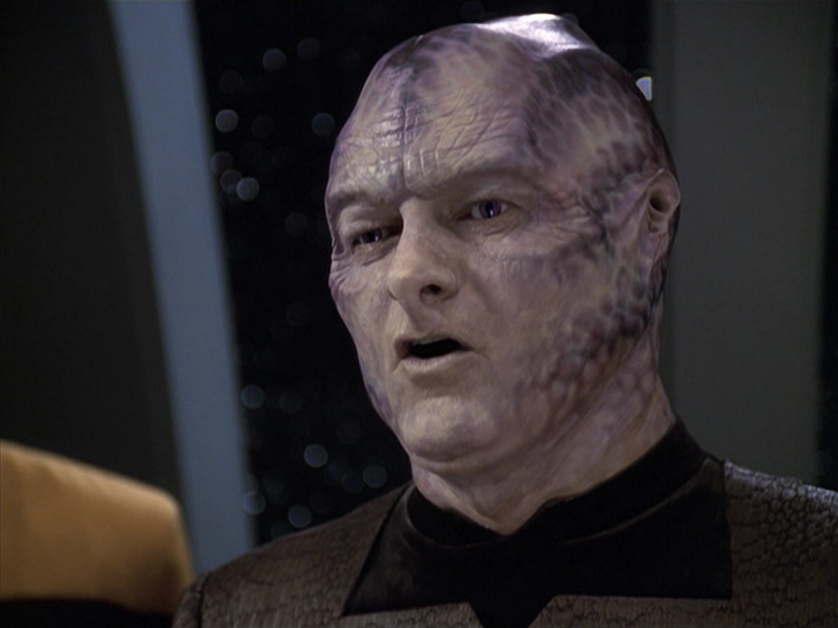 extant_StarTrek_VOY_6x18-AshesToAshes_02849.jpg