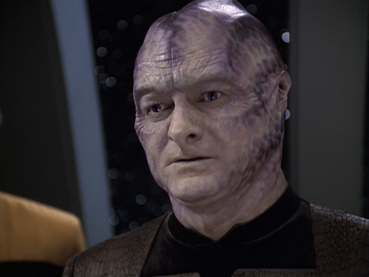 extant_StarTrek_VOY_6x18-AshesToAshes_02886.jpg