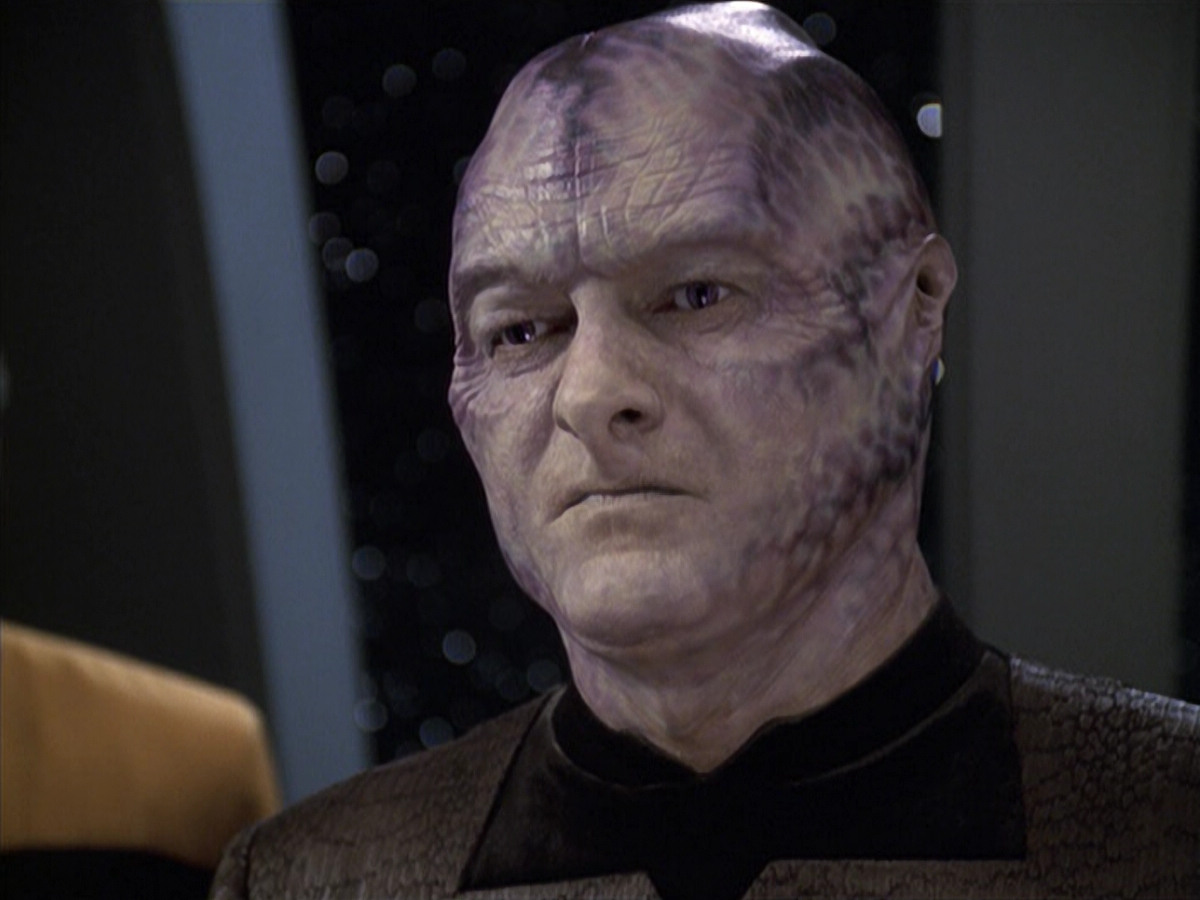 extant_StarTrek_VOY_6x18-AshesToAshes_02888.jpg