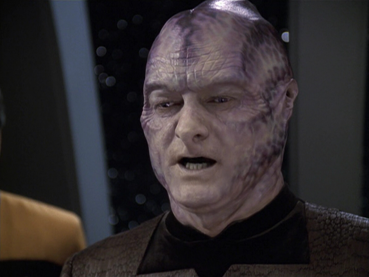 extant_StarTrek_VOY_6x18-AshesToAshes_02903.jpg