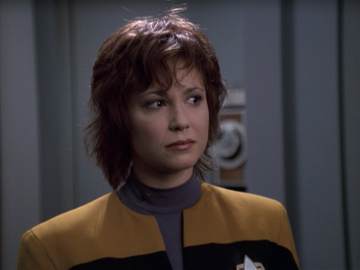 extant_StarTrek_VOY_6x18-AshesToAshes_02907.jpg