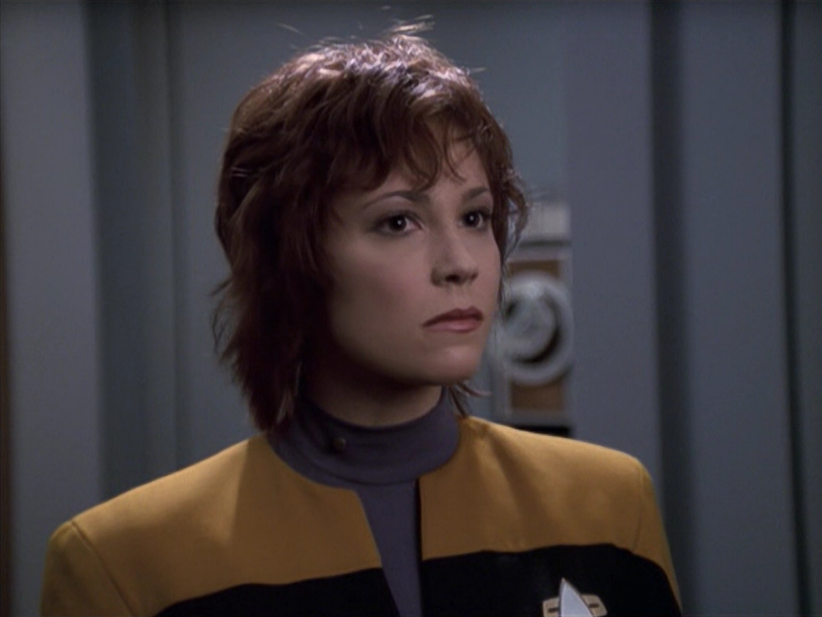 extant_StarTrek_VOY_6x18-AshesToAshes_02918.jpg