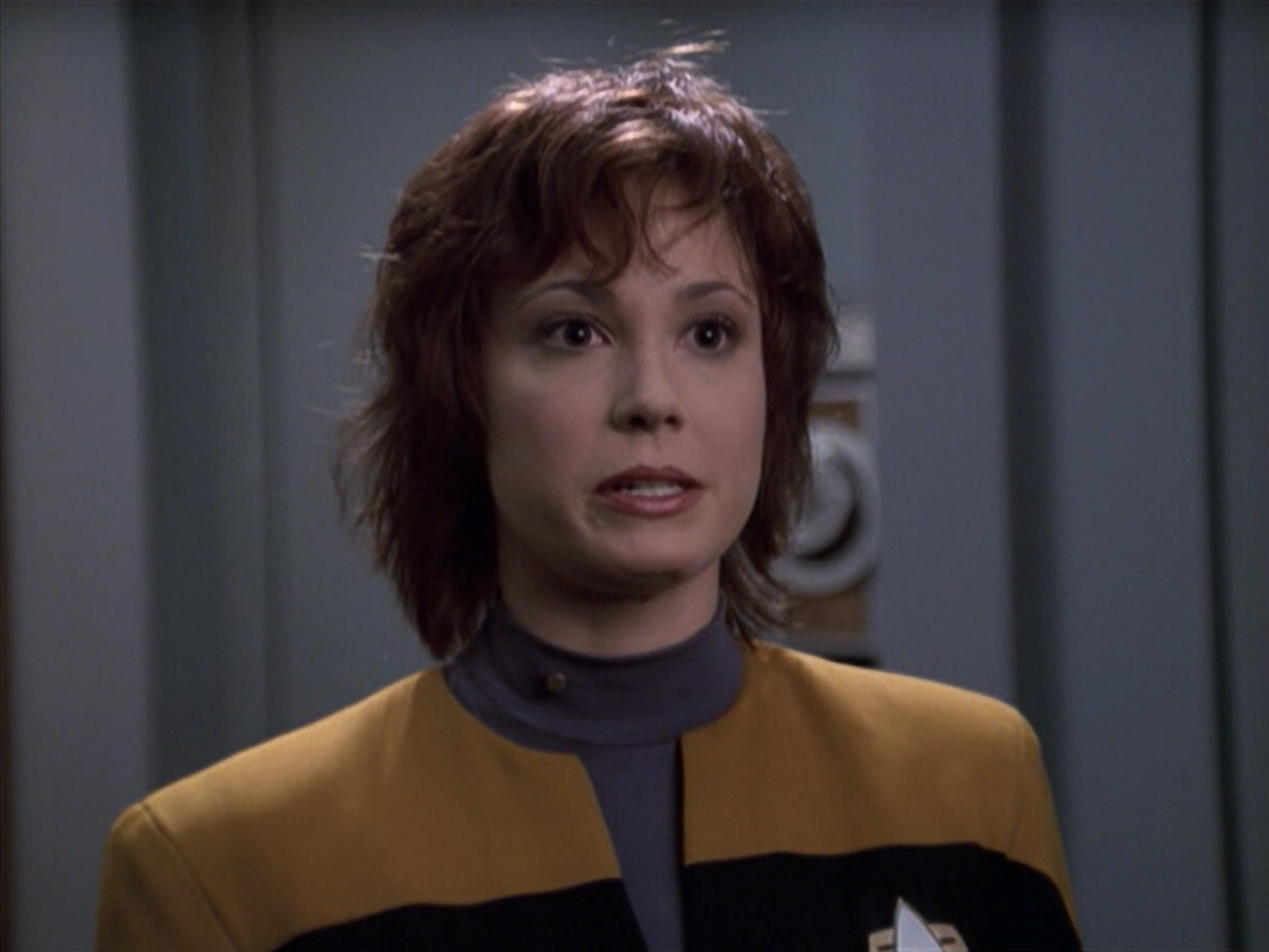 extant_StarTrek_VOY_6x18-AshesToAshes_02920.jpg
