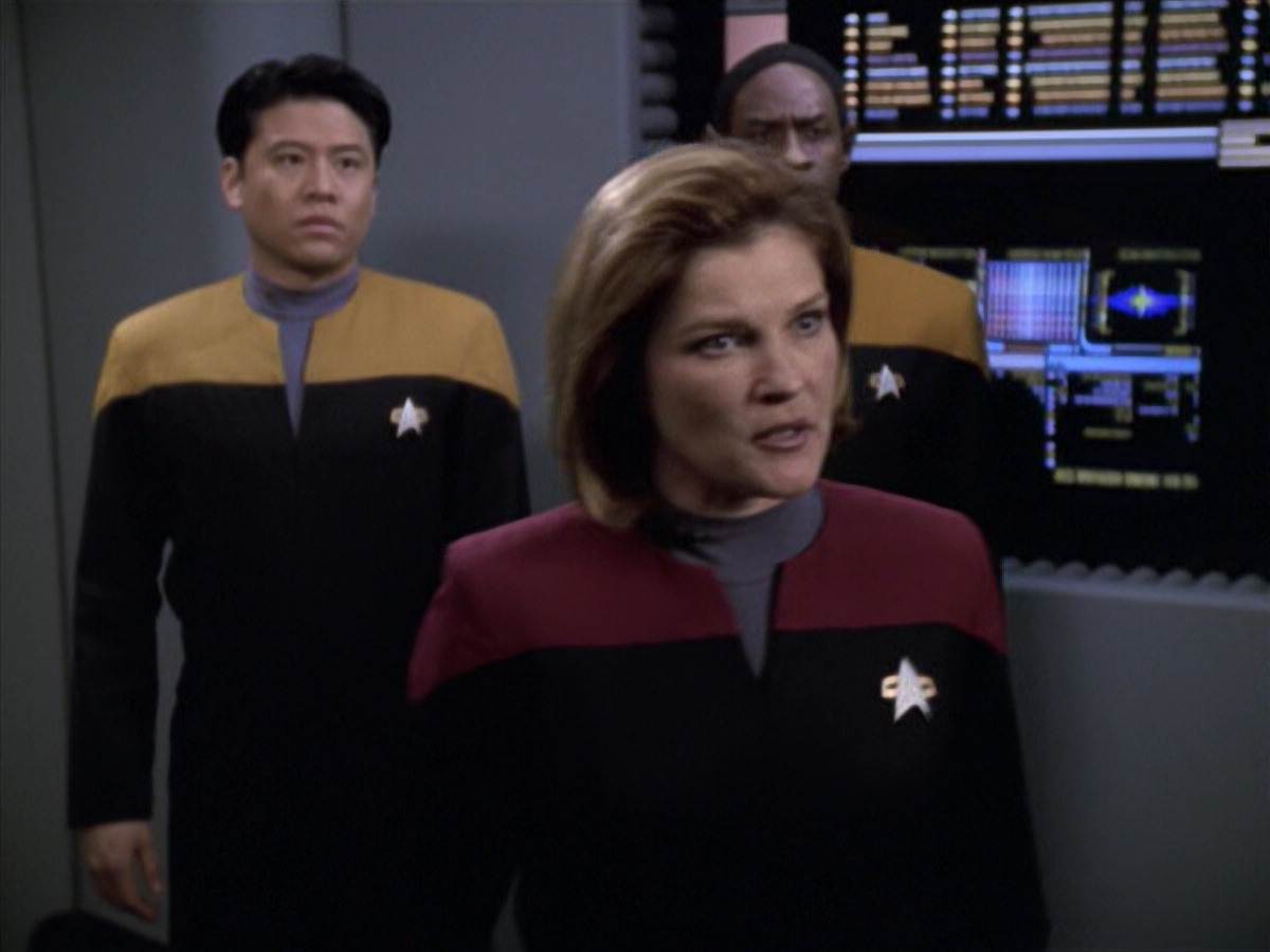 extant_StarTrek_VOY_6x18-AshesToAshes_02936.jpg