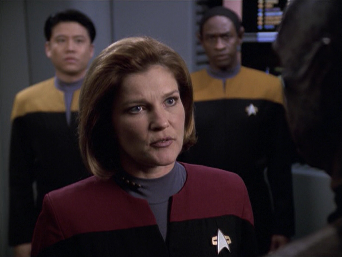extant_StarTrek_VOY_6x18-AshesToAshes_02949.jpg