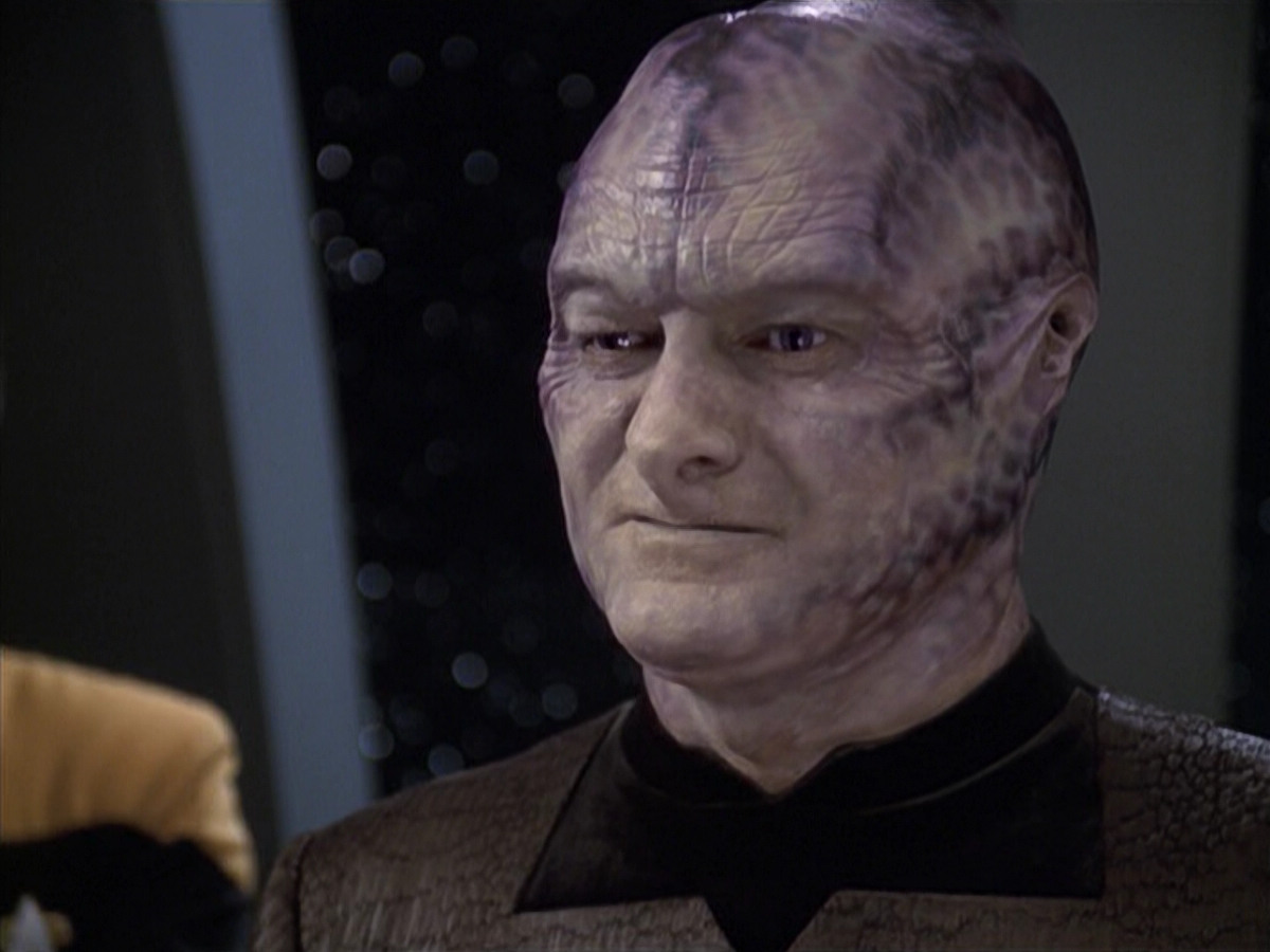 extant_StarTrek_VOY_6x18-AshesToAshes_02954.jpg
