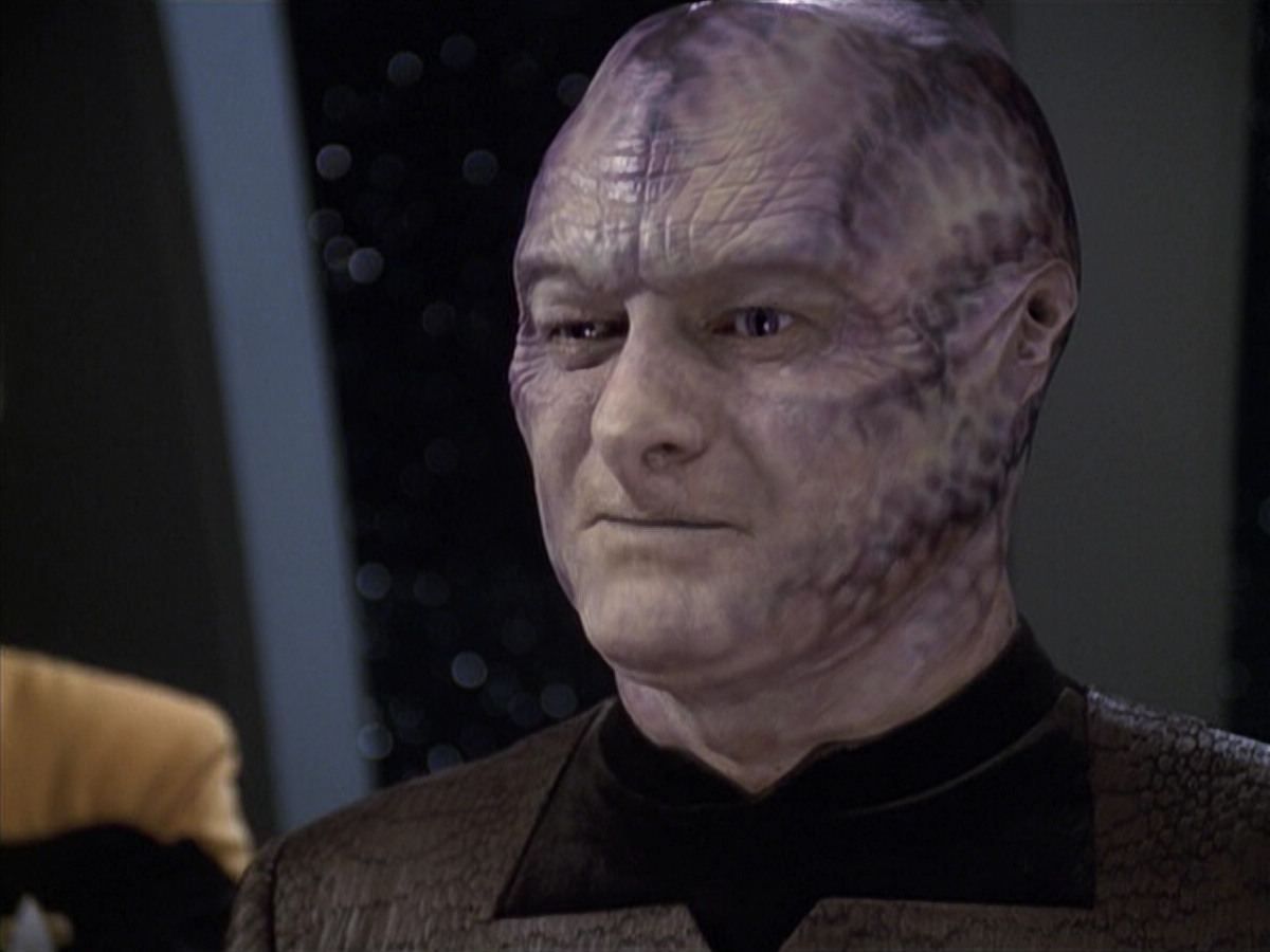 extant_StarTrek_VOY_6x18-AshesToAshes_02957.jpg