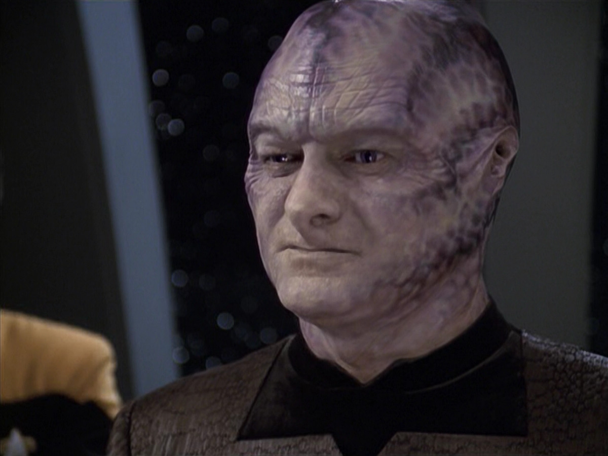 extant_StarTrek_VOY_6x18-AshesToAshes_02958.jpg