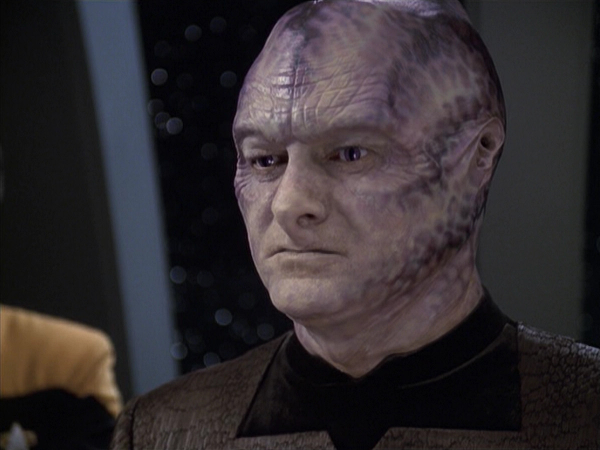 extant_StarTrek_VOY_6x18-AshesToAshes_02964.jpg