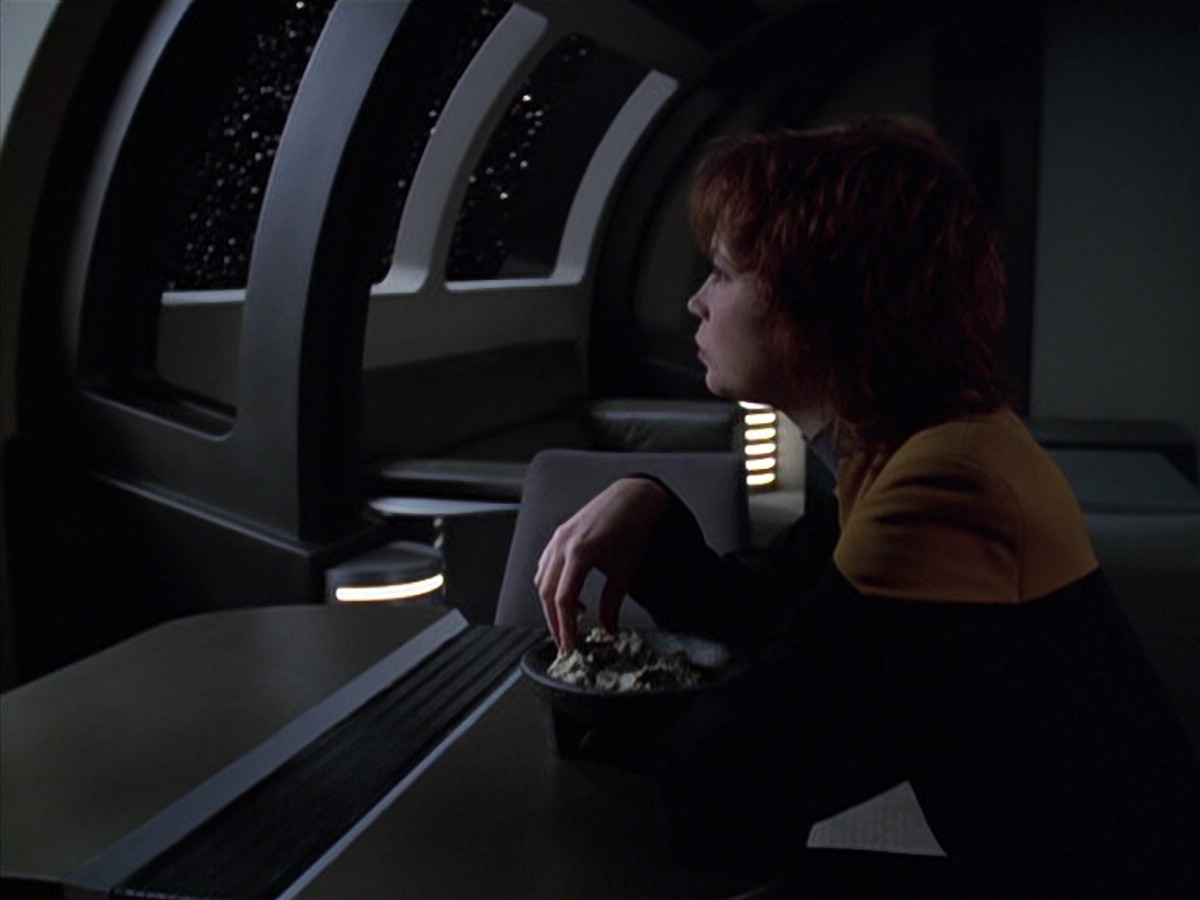 extant_StarTrek_VOY_6x18-AshesToAshes_02977.jpg