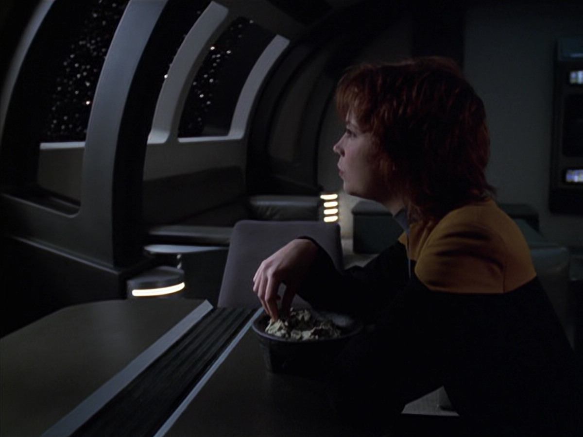 extant_StarTrek_VOY_6x18-AshesToAshes_02978.jpg