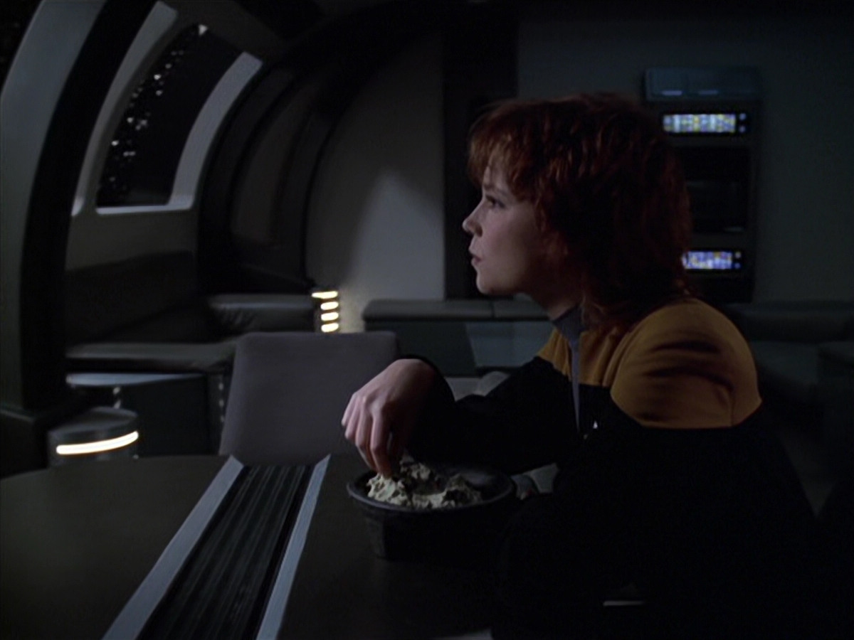 extant_StarTrek_VOY_6x18-AshesToAshes_02980.jpg
