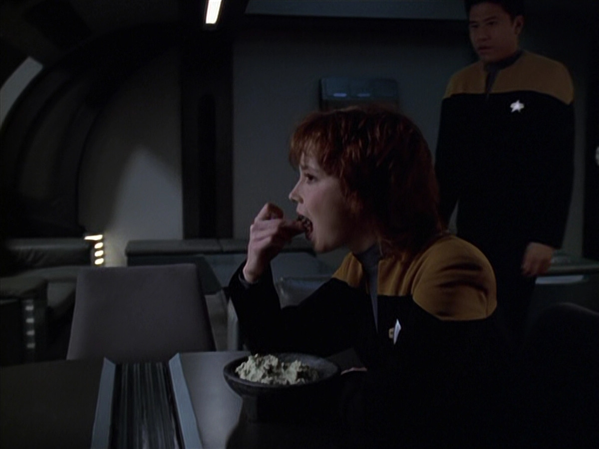 extant_StarTrek_VOY_6x18-AshesToAshes_02982.jpg