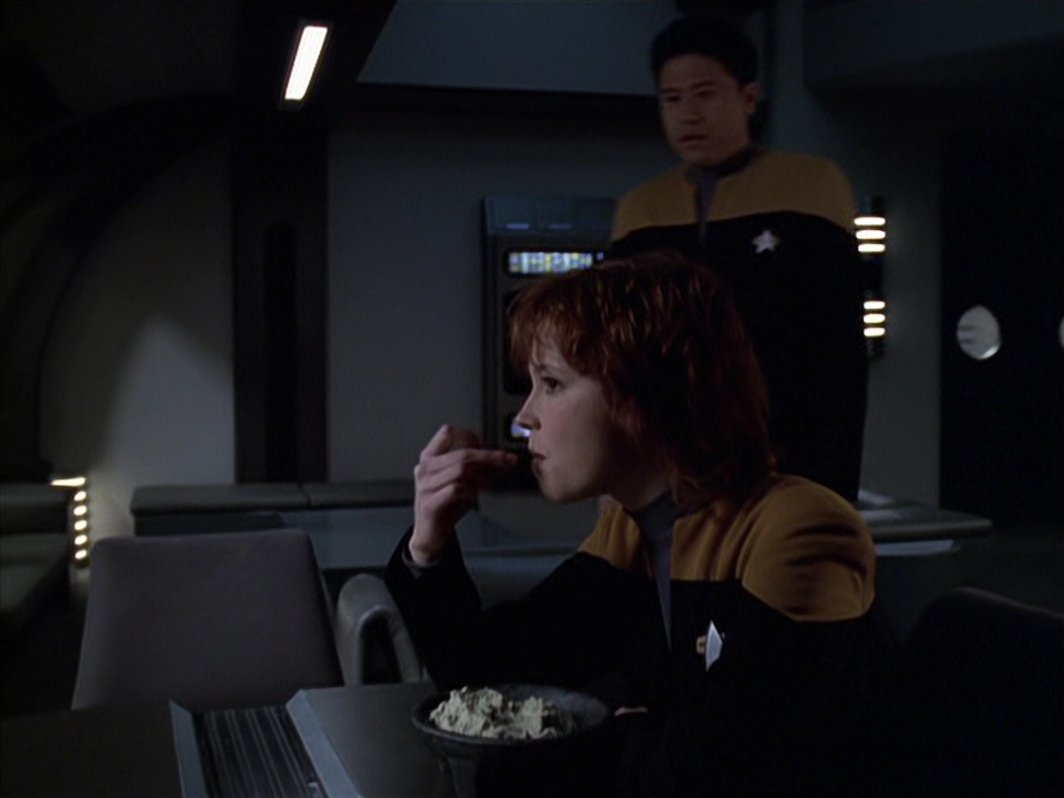 extant_StarTrek_VOY_6x18-AshesToAshes_02983.jpg