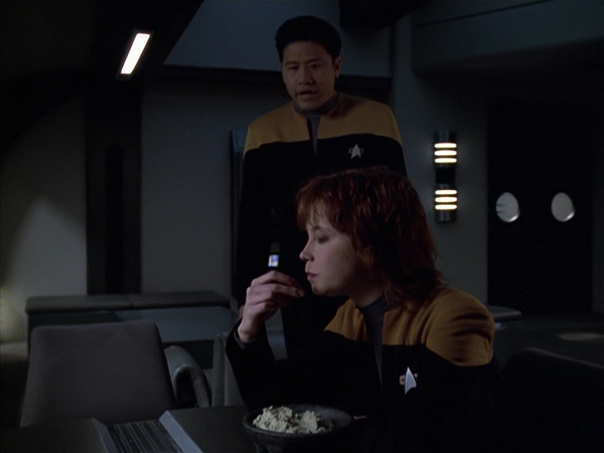 extant_StarTrek_VOY_6x18-AshesToAshes_02984.jpg