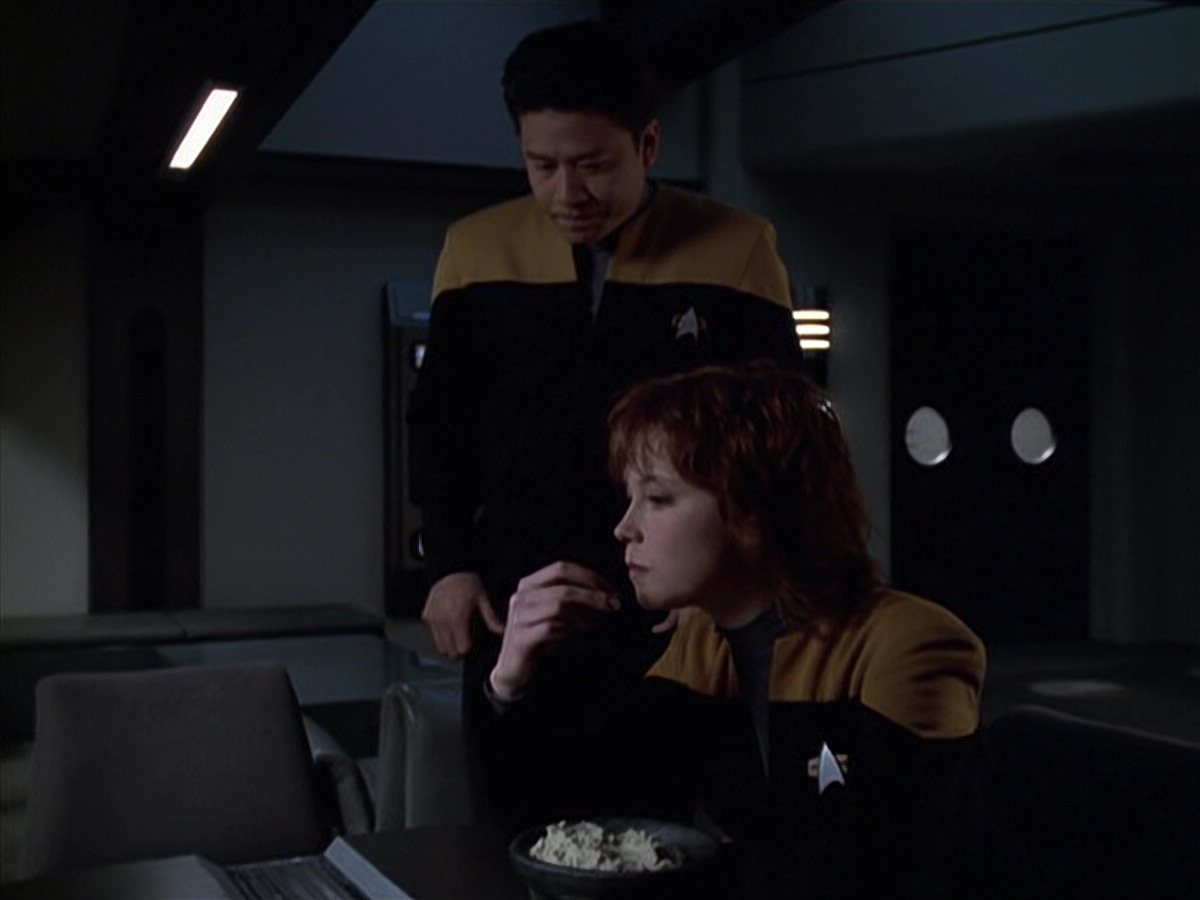 extant_StarTrek_VOY_6x18-AshesToAshes_02985.jpg