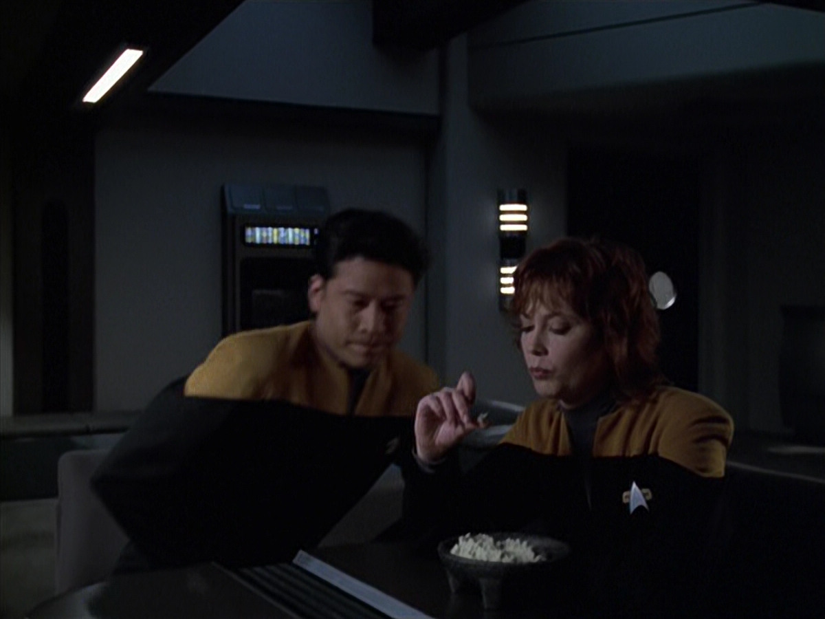 extant_StarTrek_VOY_6x18-AshesToAshes_02987.jpg