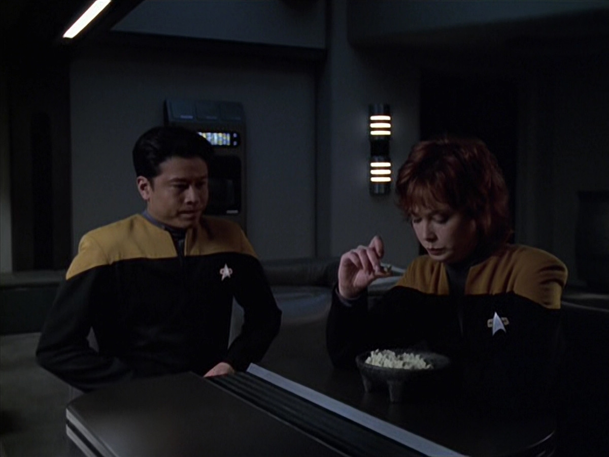 extant_StarTrek_VOY_6x18-AshesToAshes_02988.jpg