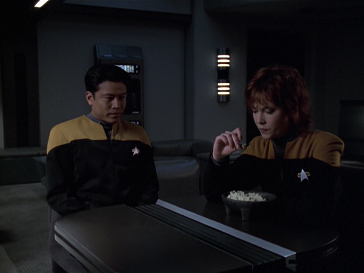extant_StarTrek_VOY_6x18-AshesToAshes_02990.jpg