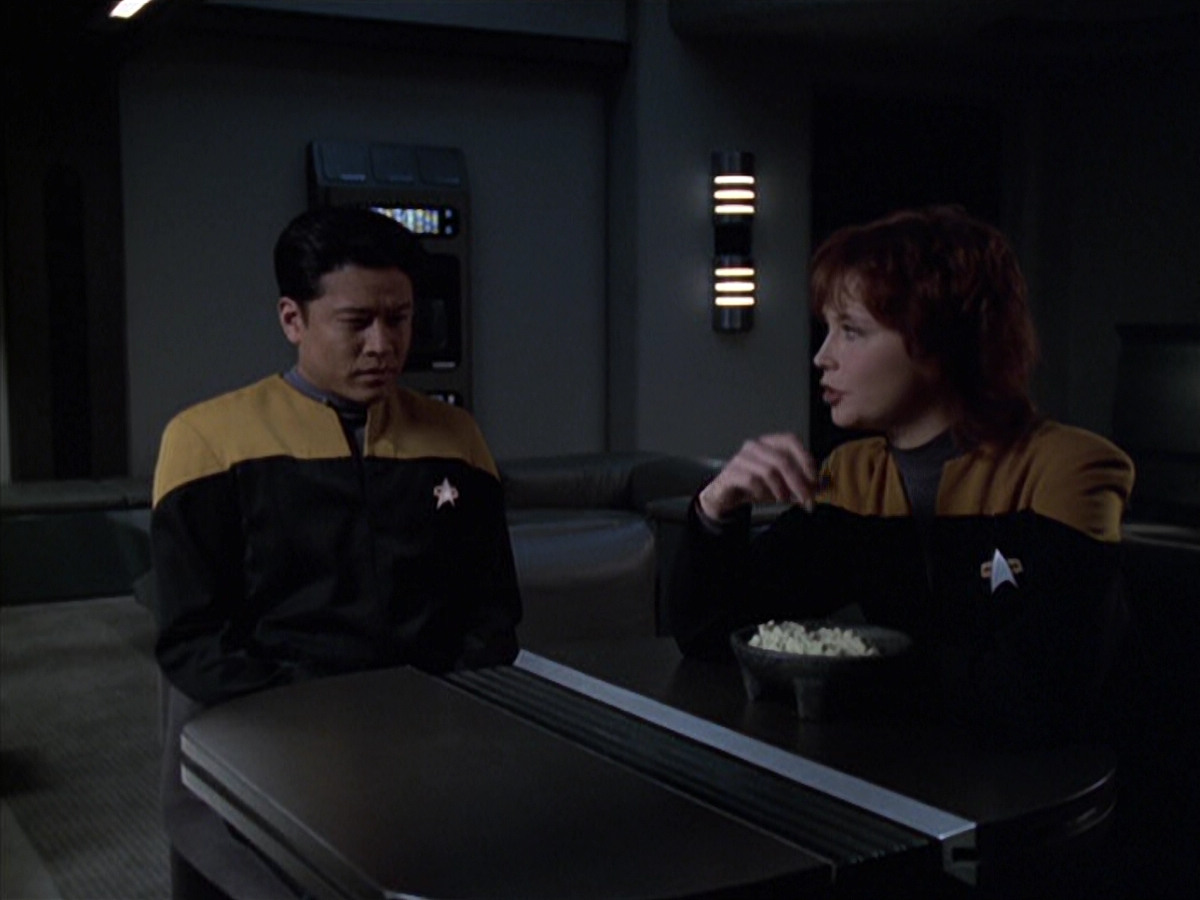 extant_StarTrek_VOY_6x18-AshesToAshes_02991.jpg