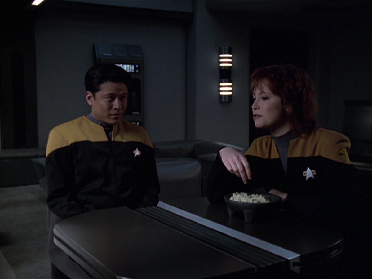 extant_StarTrek_VOY_6x18-AshesToAshes_02992.jpg