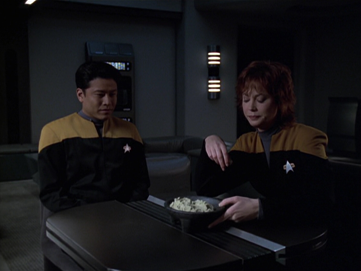 extant_StarTrek_VOY_6x18-AshesToAshes_02995.jpg