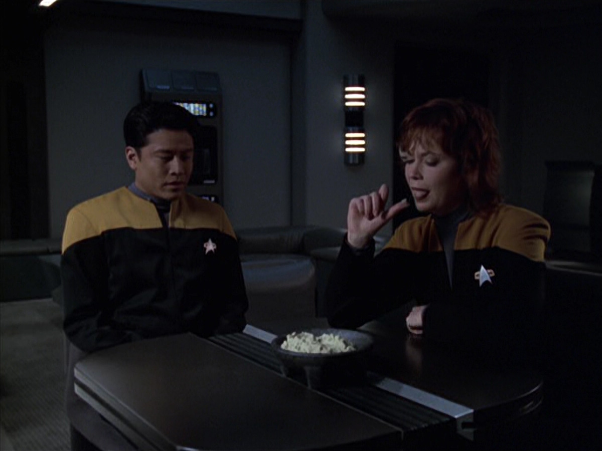 extant_StarTrek_VOY_6x18-AshesToAshes_02996.jpg