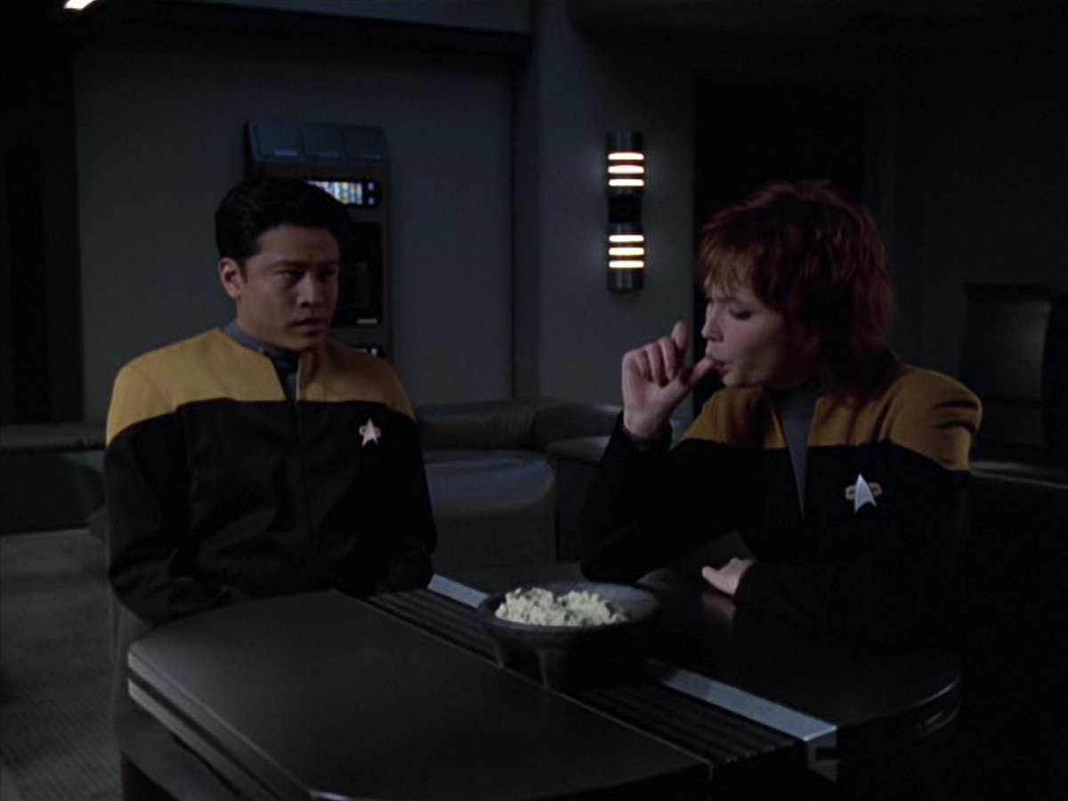 extant_StarTrek_VOY_6x18-AshesToAshes_02997.jpg