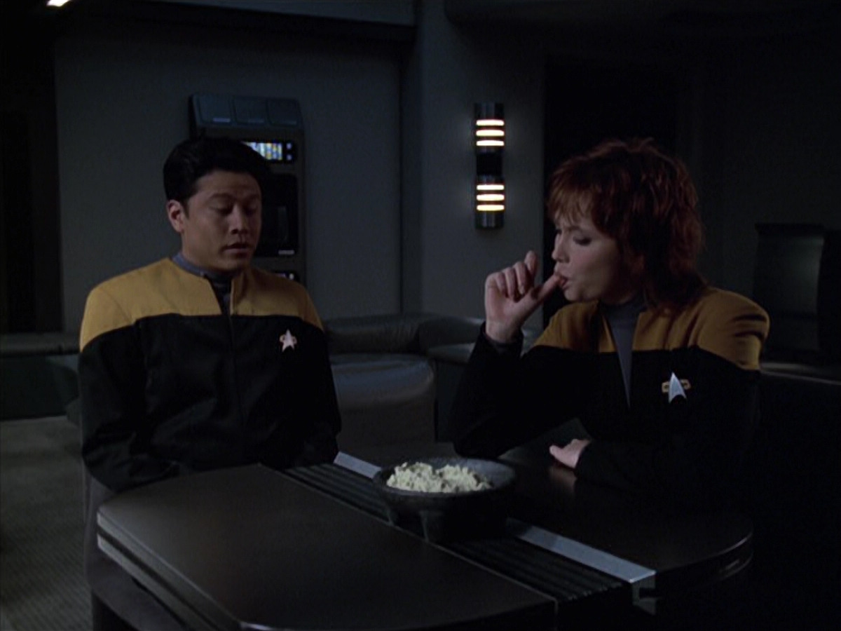 extant_StarTrek_VOY_6x18-AshesToAshes_02998.jpg