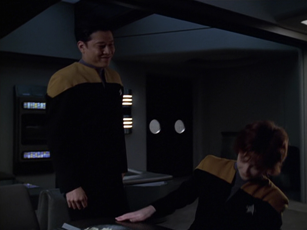 extant_StarTrek_VOY_6x18-AshesToAshes_03082.jpg