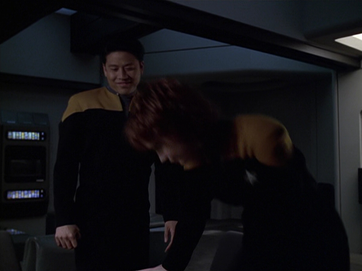 extant_StarTrek_VOY_6x18-AshesToAshes_03083.jpg