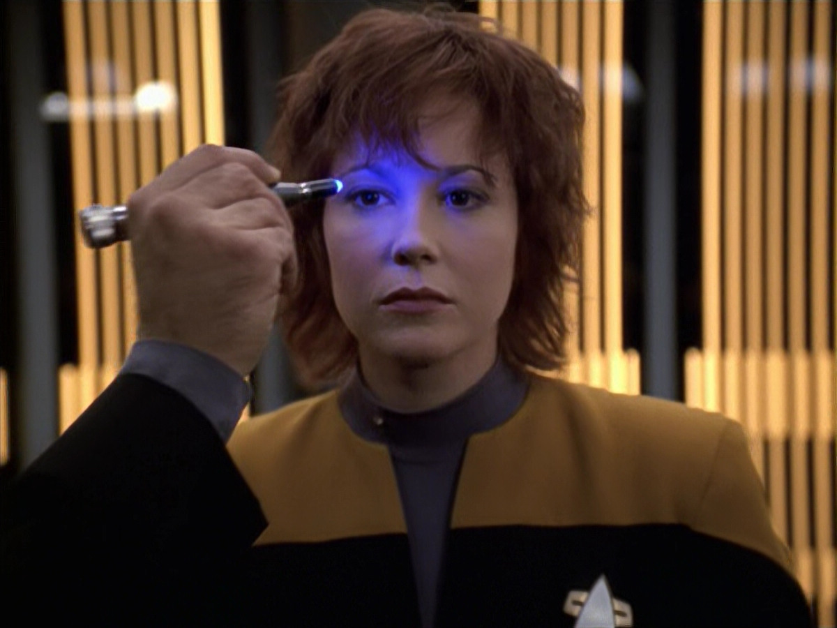 extant_StarTrek_VOY_6x18-AshesToAshes_03099.jpg