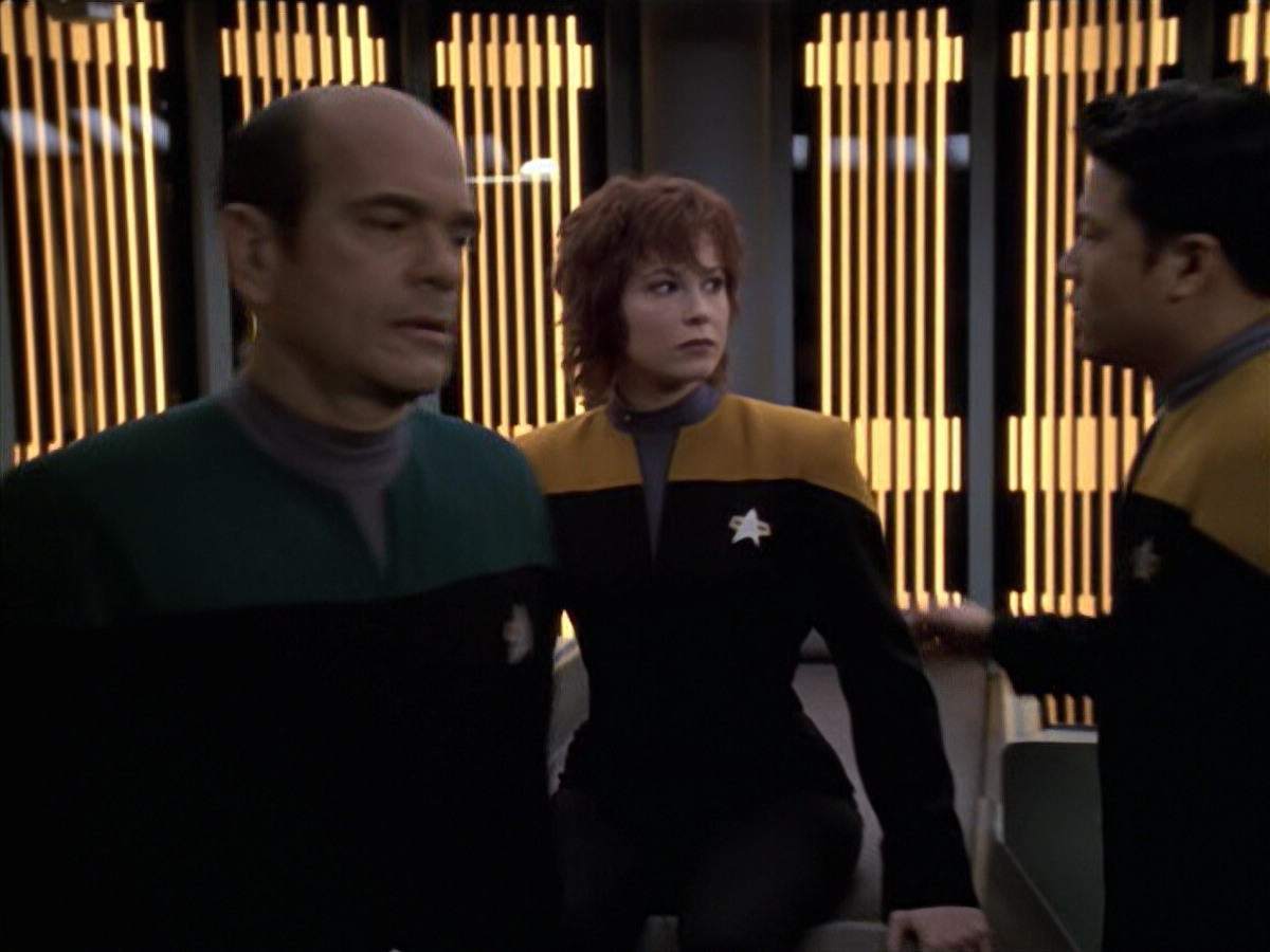 extant_StarTrek_VOY_6x18-AshesToAshes_03103.jpg