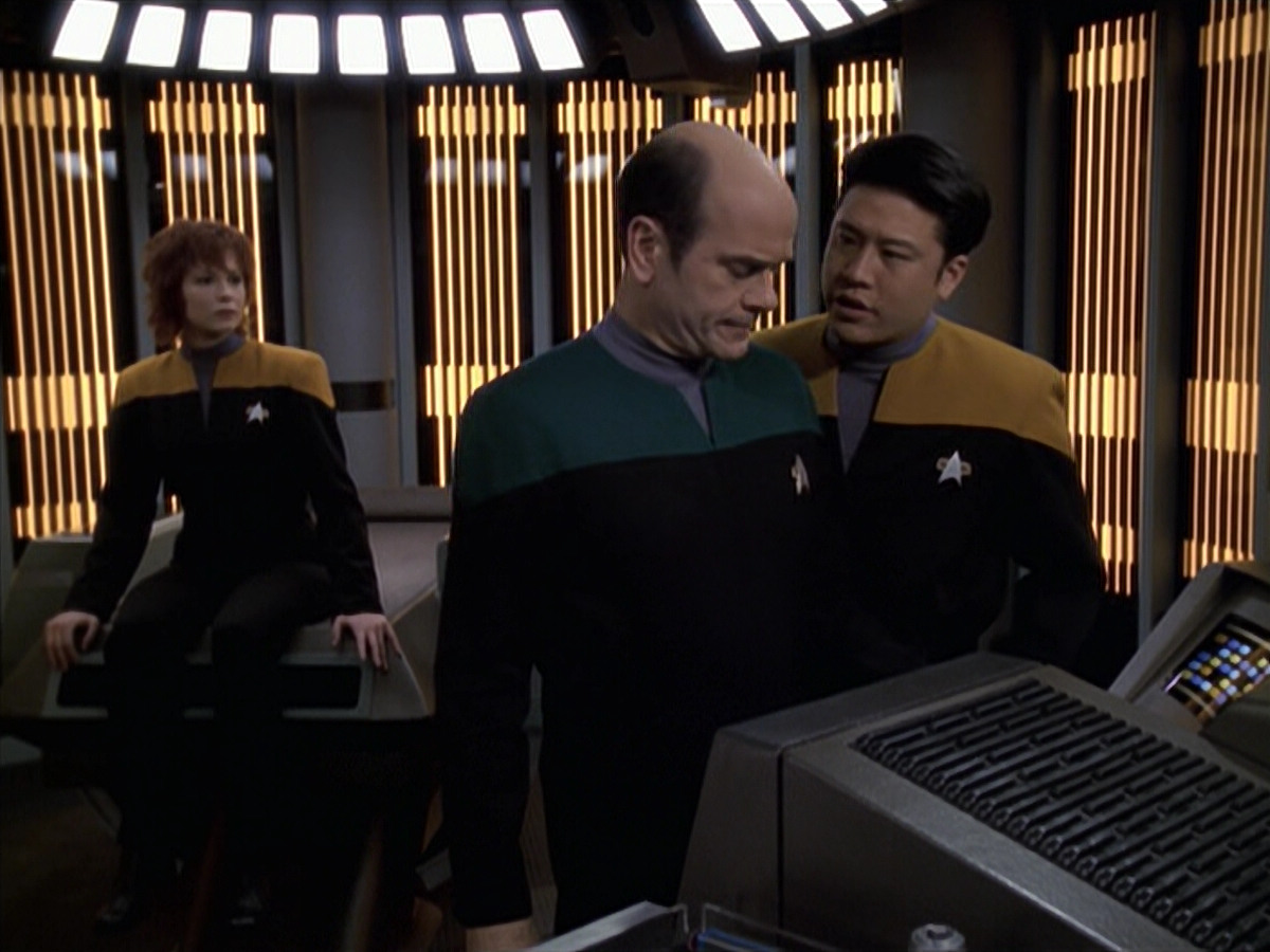 extant_StarTrek_VOY_6x18-AshesToAshes_03108.jpg