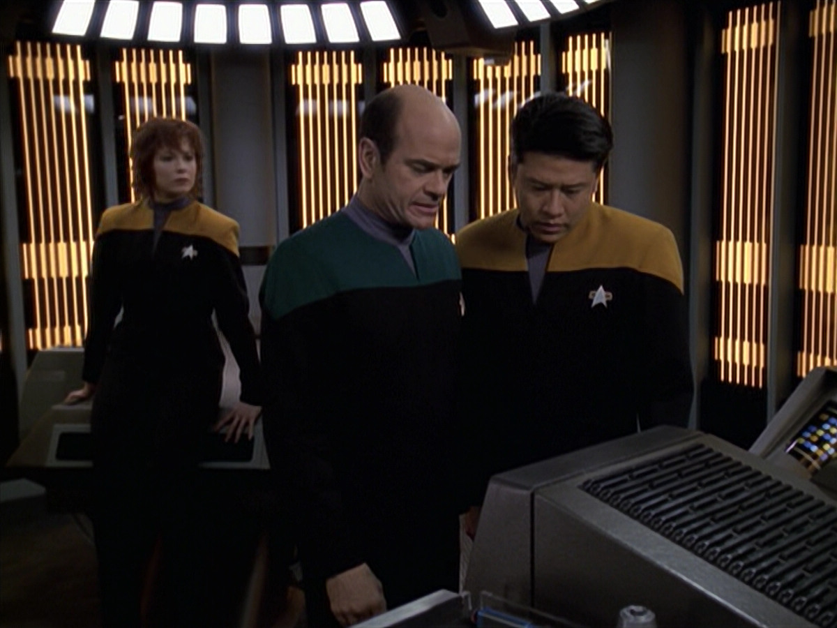 extant_StarTrek_VOY_6x18-AshesToAshes_03115.jpg