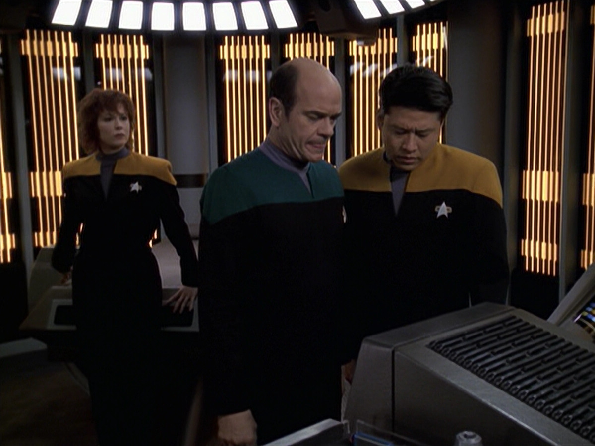 extant_StarTrek_VOY_6x18-AshesToAshes_03116.jpg