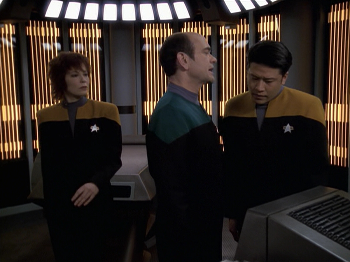 extant_StarTrek_VOY_6x18-AshesToAshes_03118.jpg