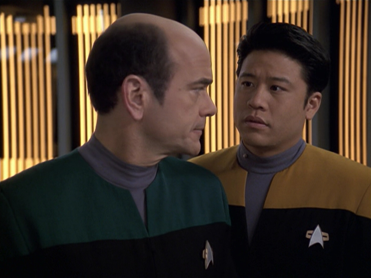 extant_StarTrek_VOY_6x18-AshesToAshes_03159.jpg