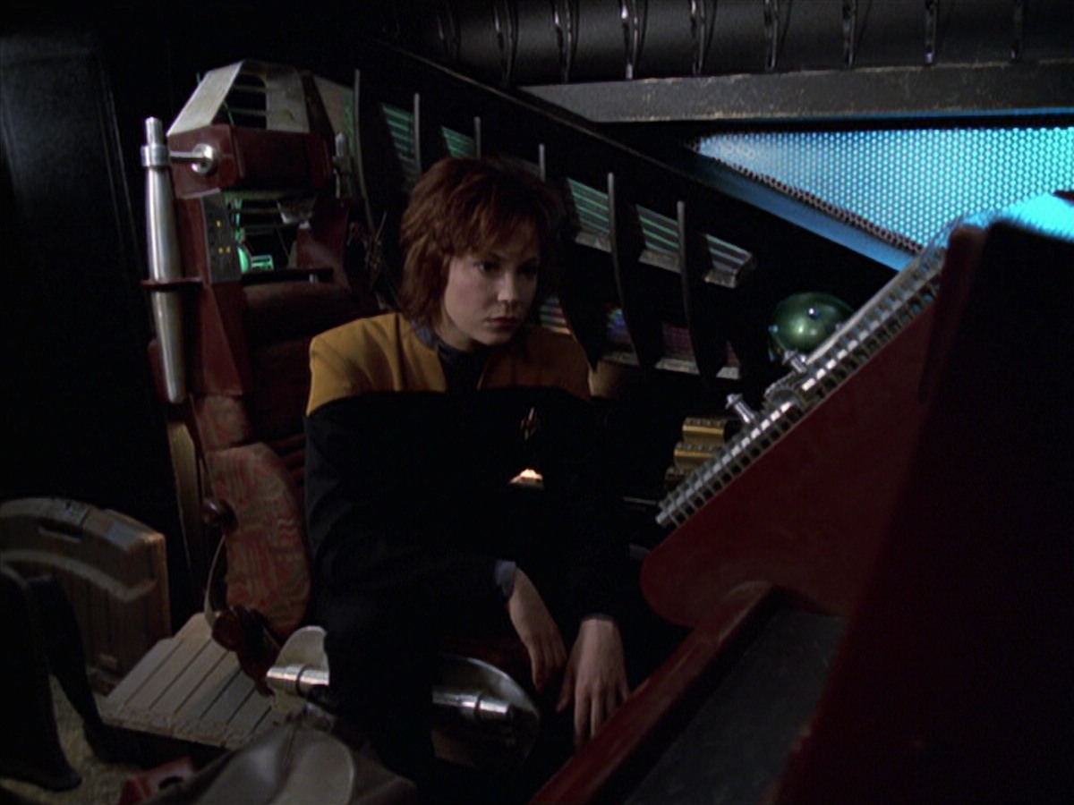 extant_StarTrek_VOY_6x18-AshesToAshes_03174.jpg