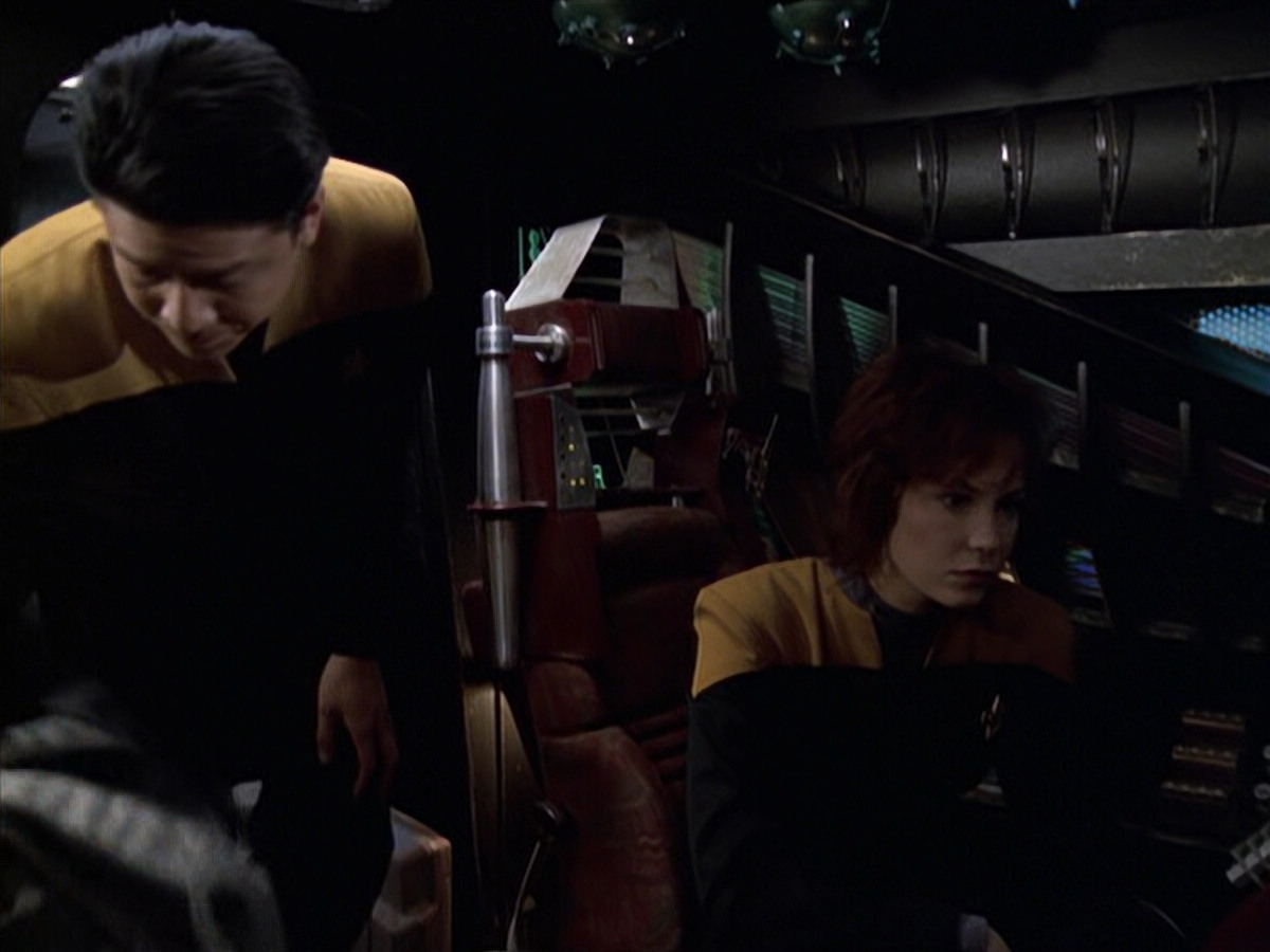 extant_StarTrek_VOY_6x18-AshesToAshes_03181.jpg