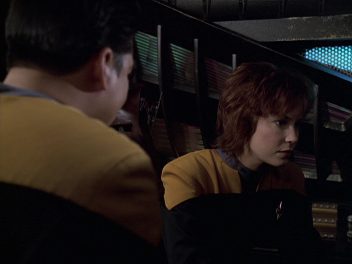 extant_StarTrek_VOY_6x18-AshesToAshes_03192.jpg