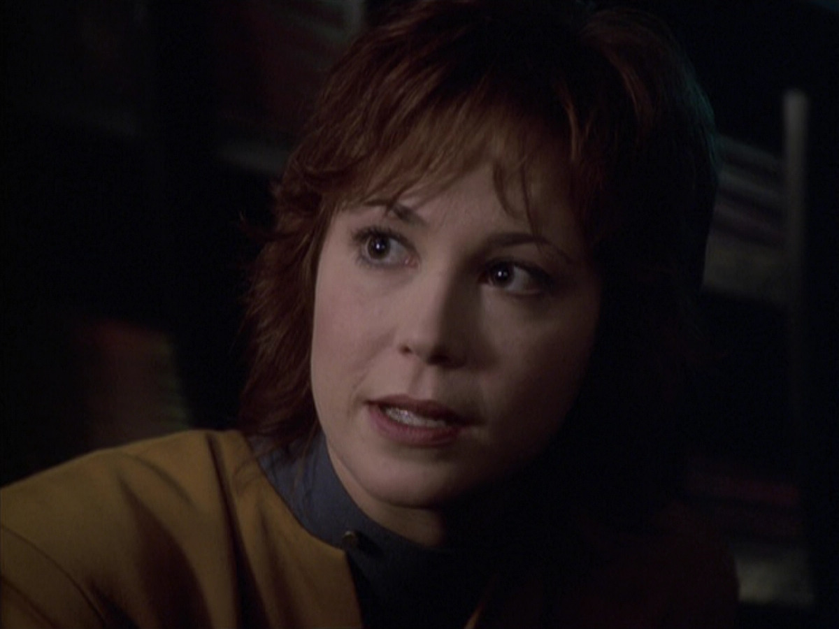 extant_StarTrek_VOY_6x18-AshesToAshes_03245.jpg
